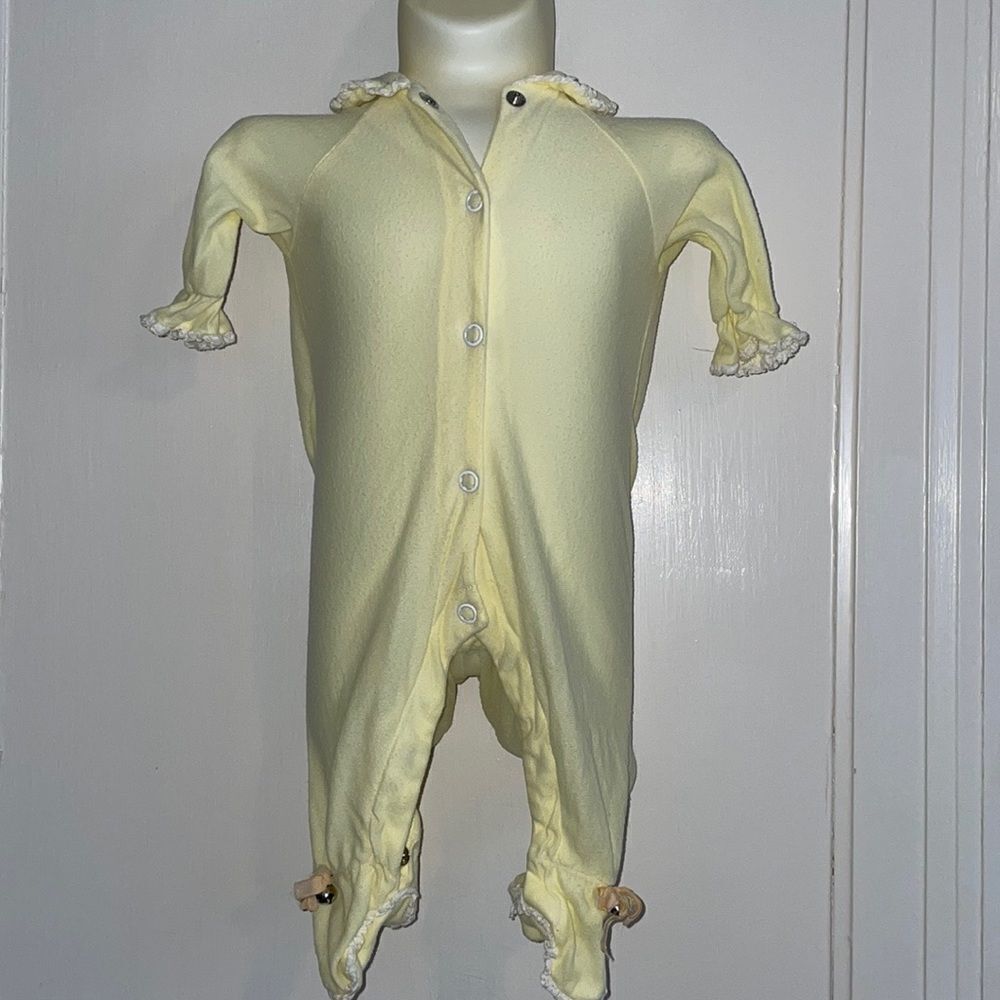 Vtg 60s yellow nylon infant/baby girl embroidered footie onesie‎ with bells
